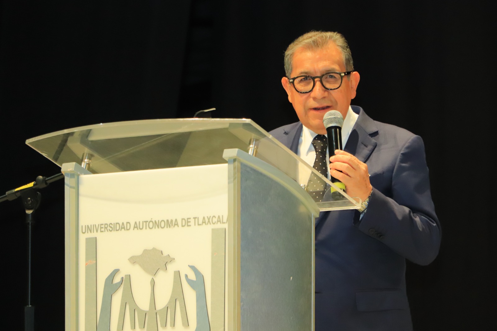 Preside Rector de la UATx  entrega de  Estímulos a la Permanencia por Habilitación Académica a mil 422 profesores